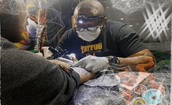tattoo e piercing rio de janeiro Iron tatuando cliente foto